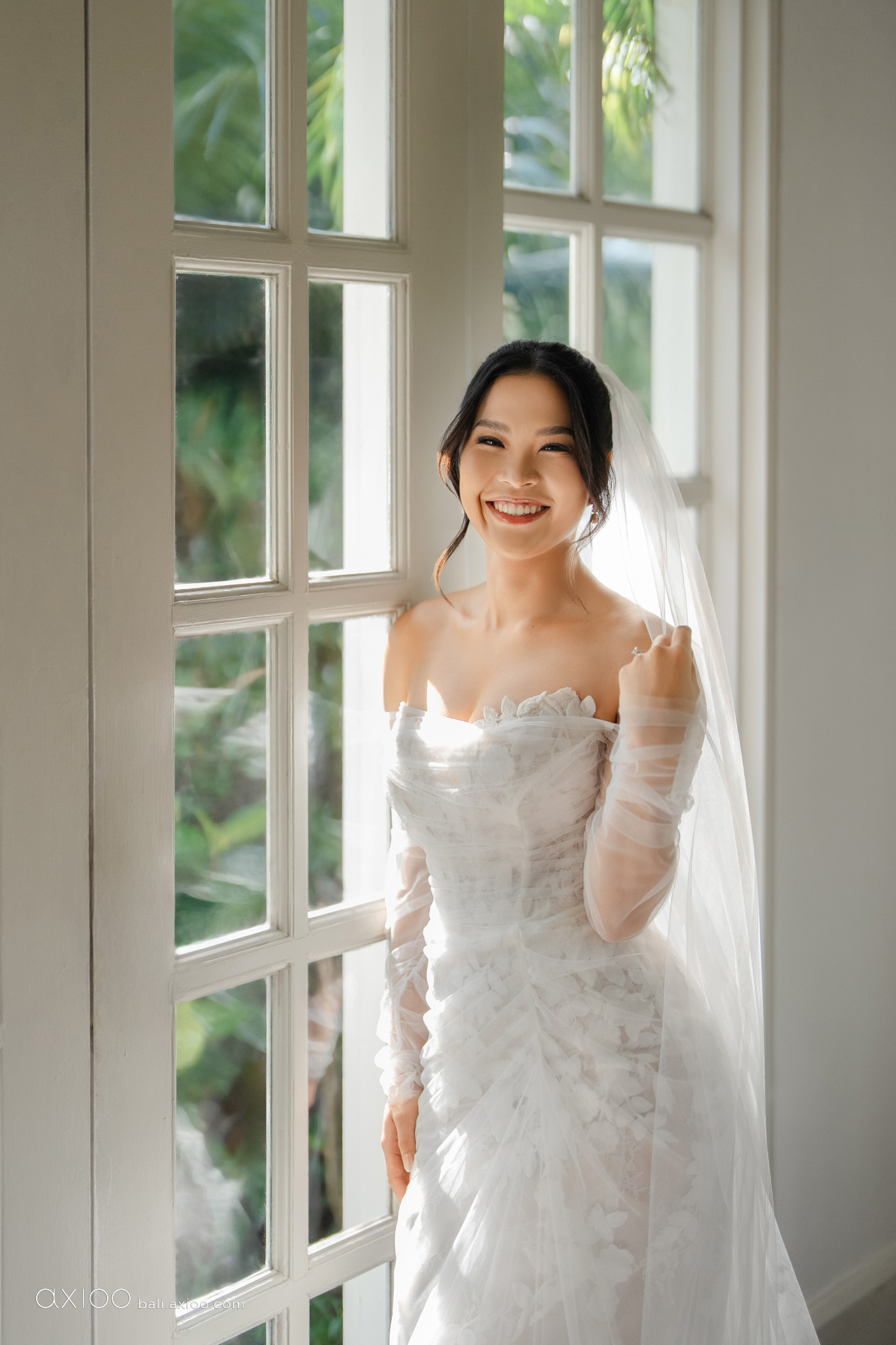 Axioo: A Universe of Love